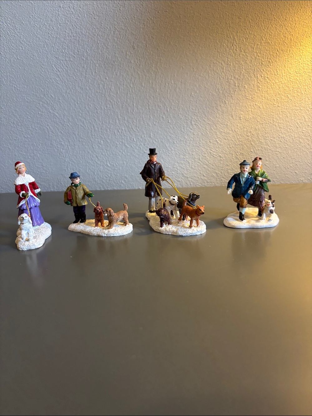 Holiday Village Figurine Set - Dog Walkers